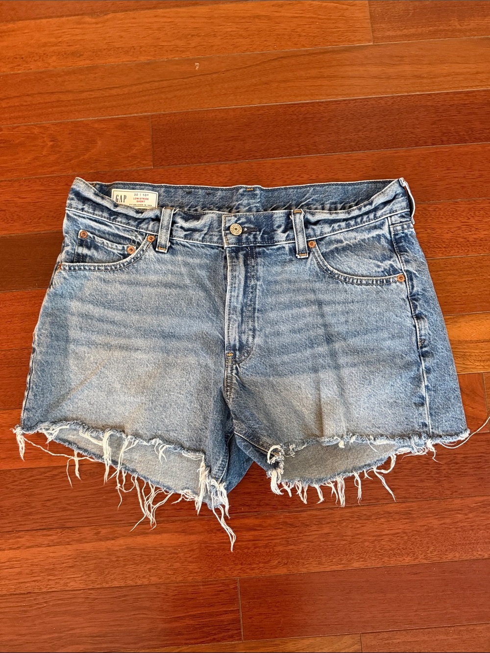 GAP Women’s Low Stride Shorts Light Wash Size 30 | 10 R